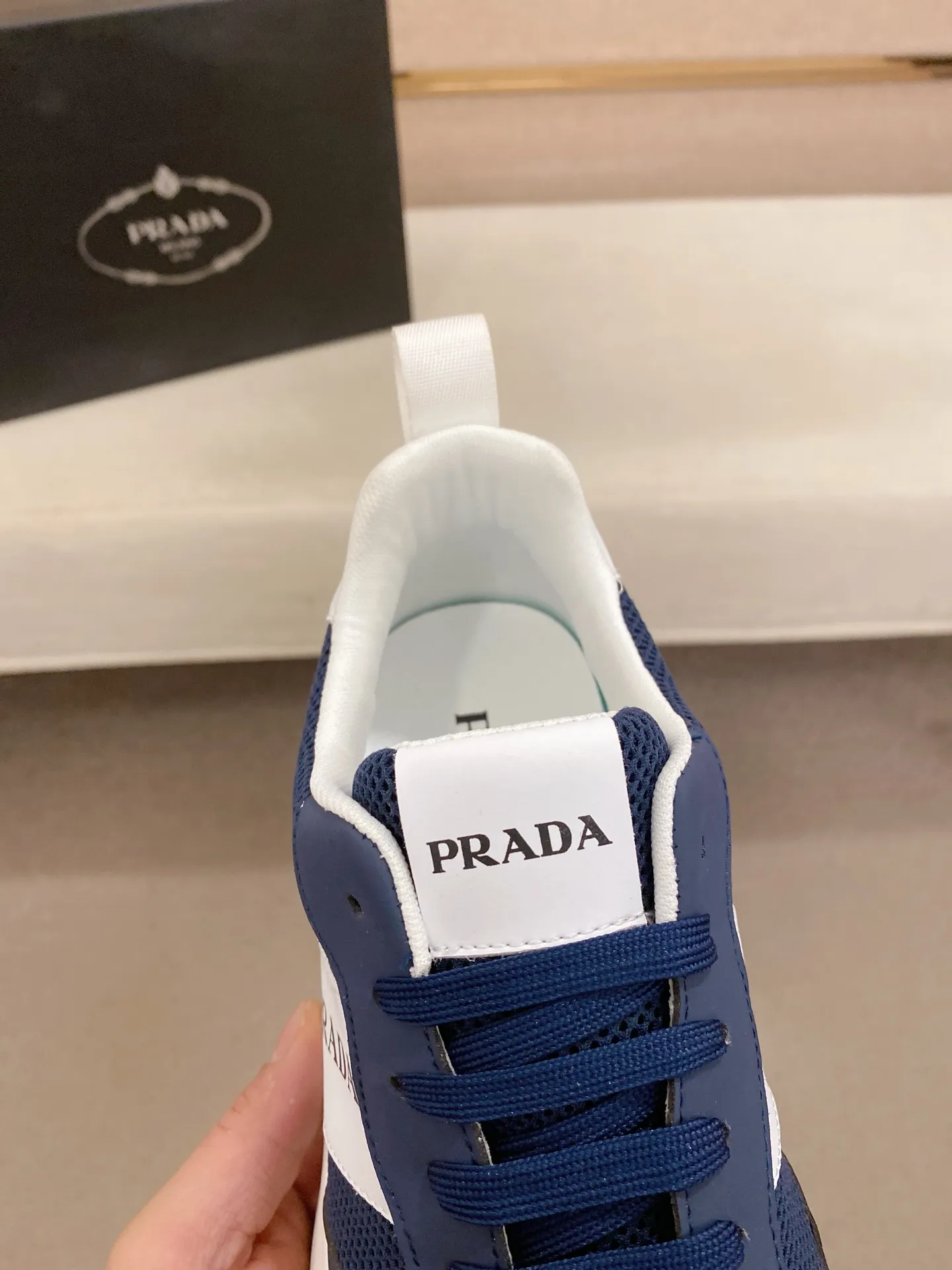 Men's shoes 💰 442💰 ✔️✔️✔️The new PRADA (Prada) counters are launched simultaneously. The new men's shoes and 😘fabrics are made of selected cowhide and waterproof and breathable fabrics. Lining: Breathable mesh lining. 👍🏿 High-end ☄️ air-cushion molded anti-slip rubber outsole, exquisite lines, simple and elegant, comfortable and high-end for leisure travel. Code number: 38 to 44 (45 can be customized and cannot be returned or exchanged)
